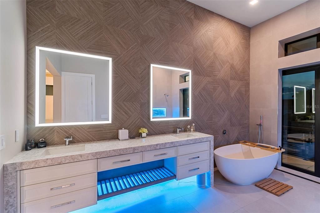 待售: $7,600,000 (4 贝兹, 4 浴室, 5523 平方英尺)