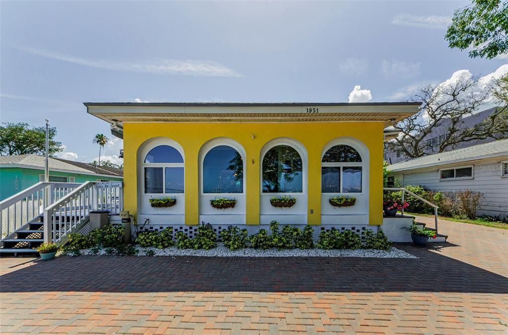 For Sale: $799,900 (2 beds, 2 baths, 1800 Square Feet)