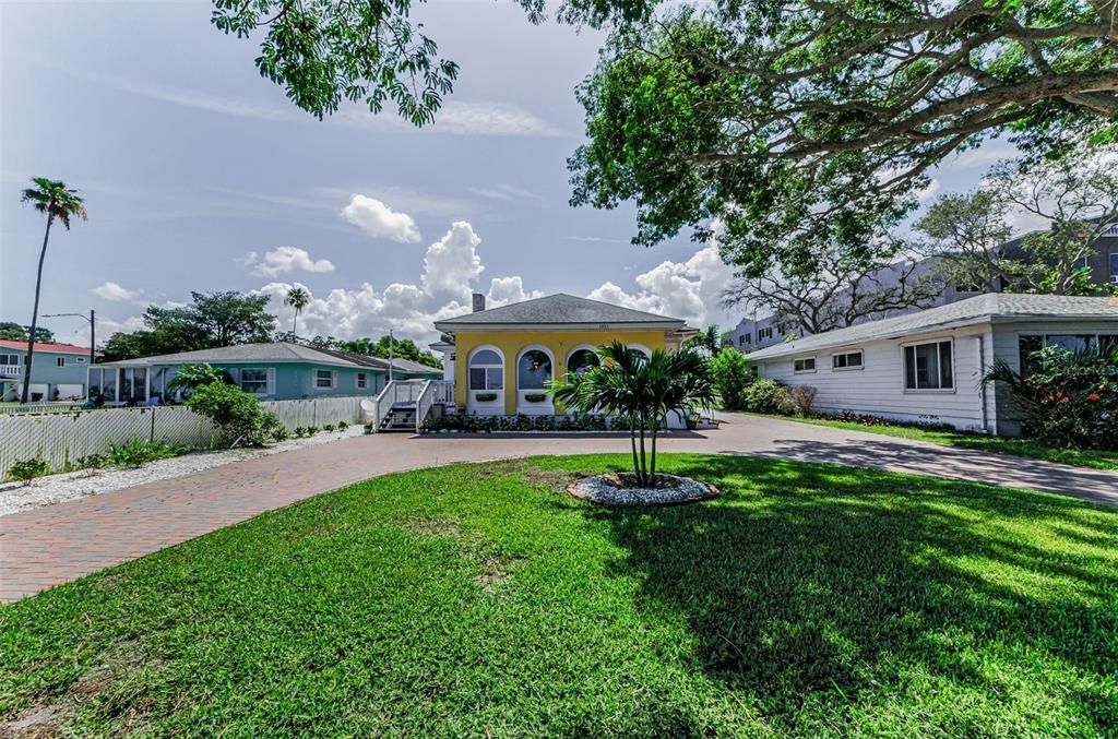 For Sale: $799,900 (2 beds, 2 baths, 1800 Square Feet)