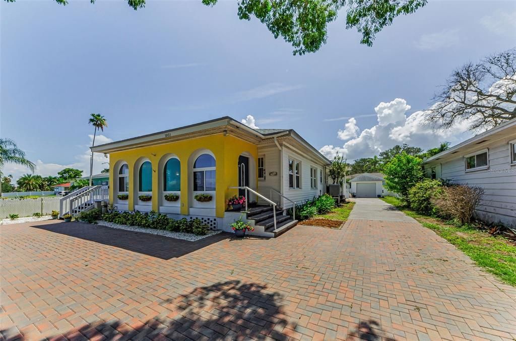 For Sale: $799,900 (2 beds, 2 baths, 1800 Square Feet)