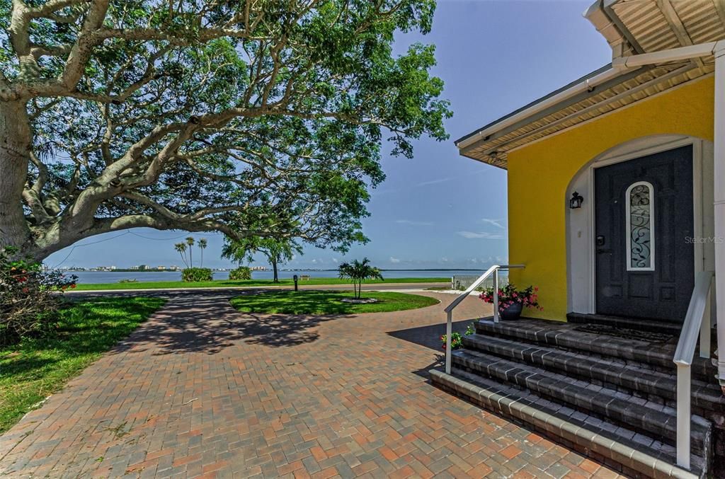 For Sale: $799,900 (2 beds, 2 baths, 1800 Square Feet)