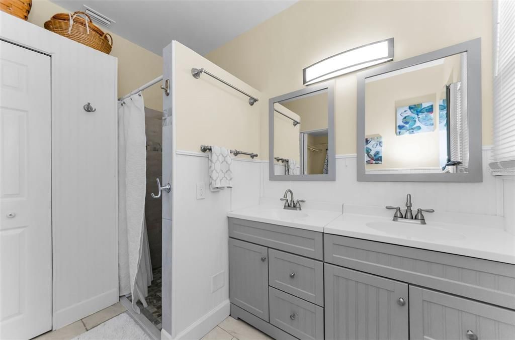 For Sale: $799,900 (2 beds, 2 baths, 1800 Square Feet)