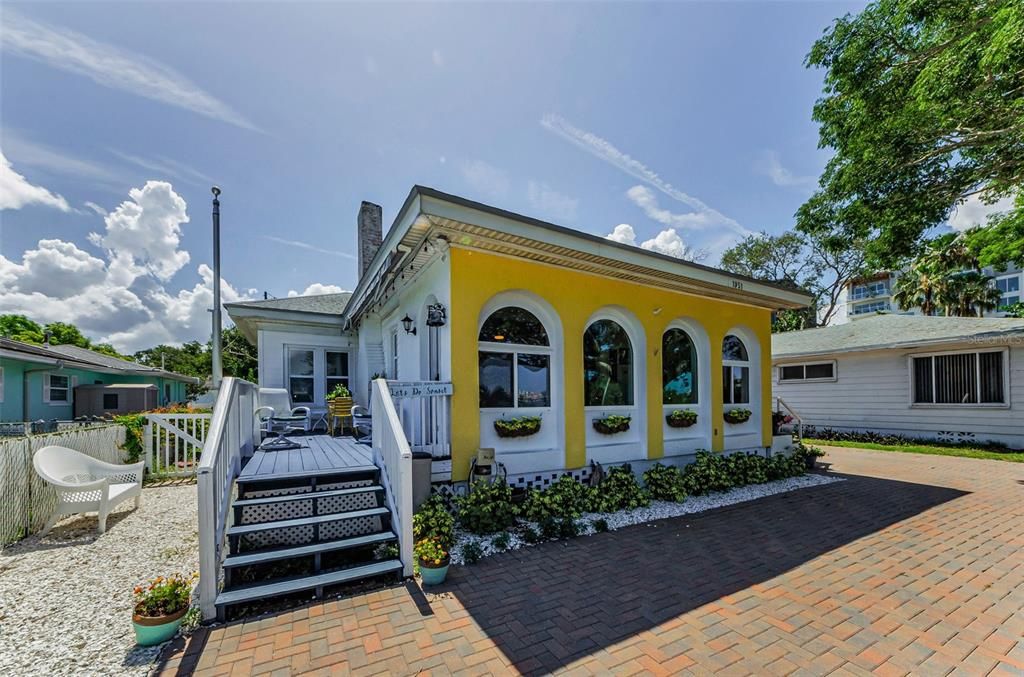 For Sale: $799,900 (2 beds, 2 baths, 1800 Square Feet)