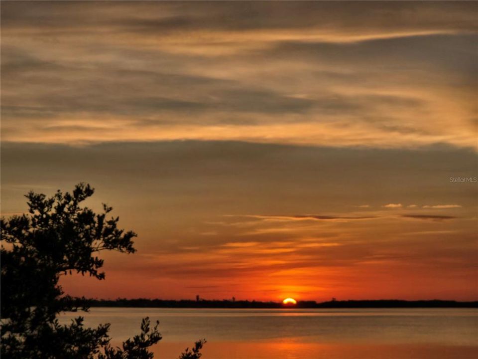 For Sale: $799,900 (2 beds, 2 baths, 1800 Square Feet)