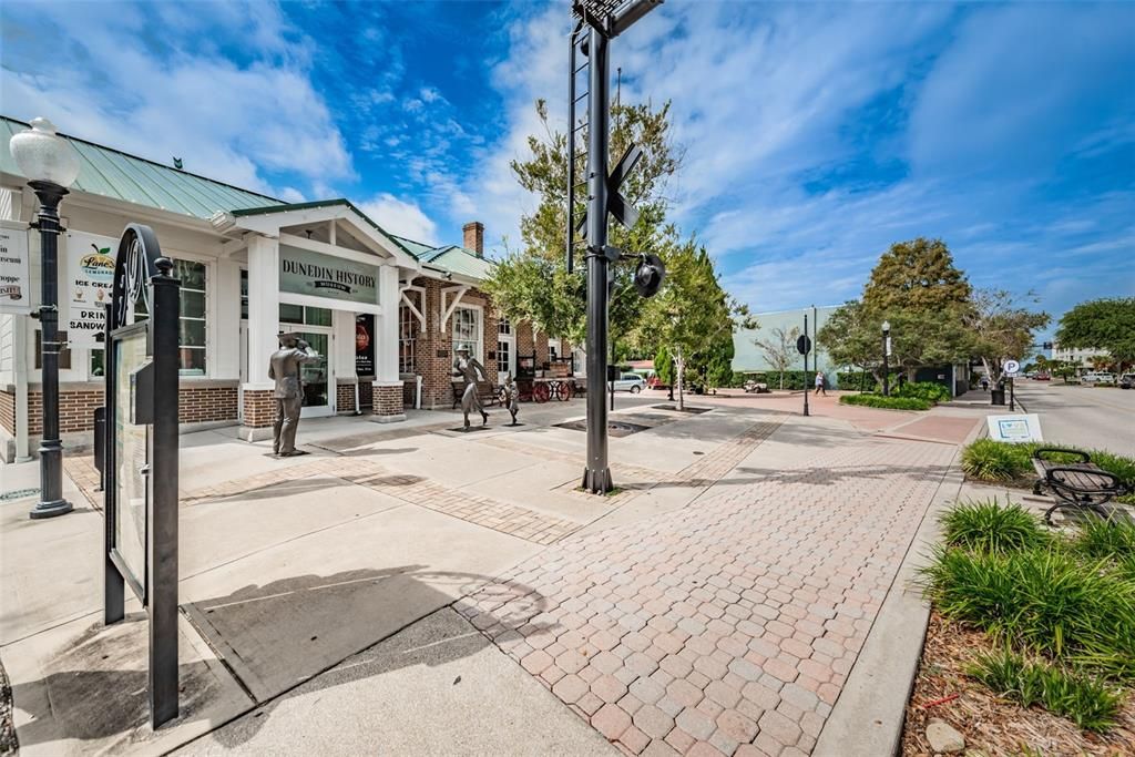 For Sale: $799,900 (2 beds, 2 baths, 1800 Square Feet)