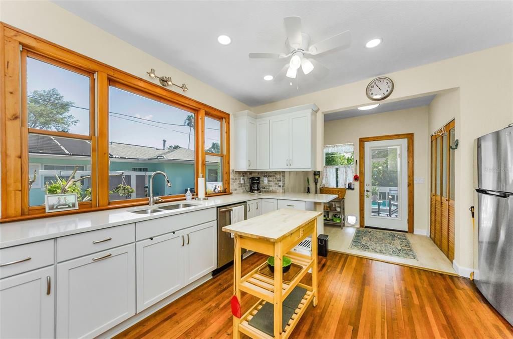 For Sale: $799,900 (2 beds, 2 baths, 1800 Square Feet)