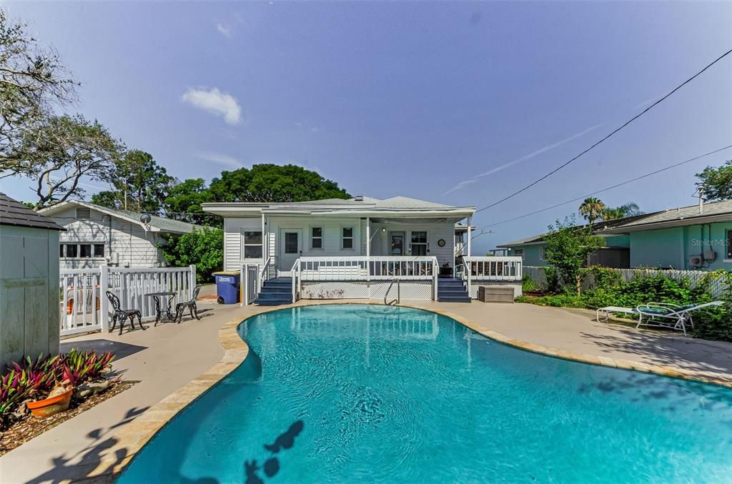 For Sale: $799,900 (2 beds, 2 baths, 1800 Square Feet)