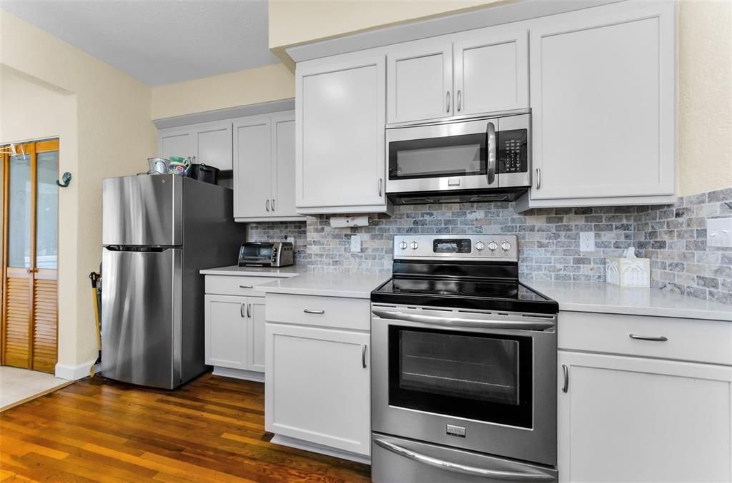 For Sale: $799,900 (2 beds, 2 baths, 1800 Square Feet)