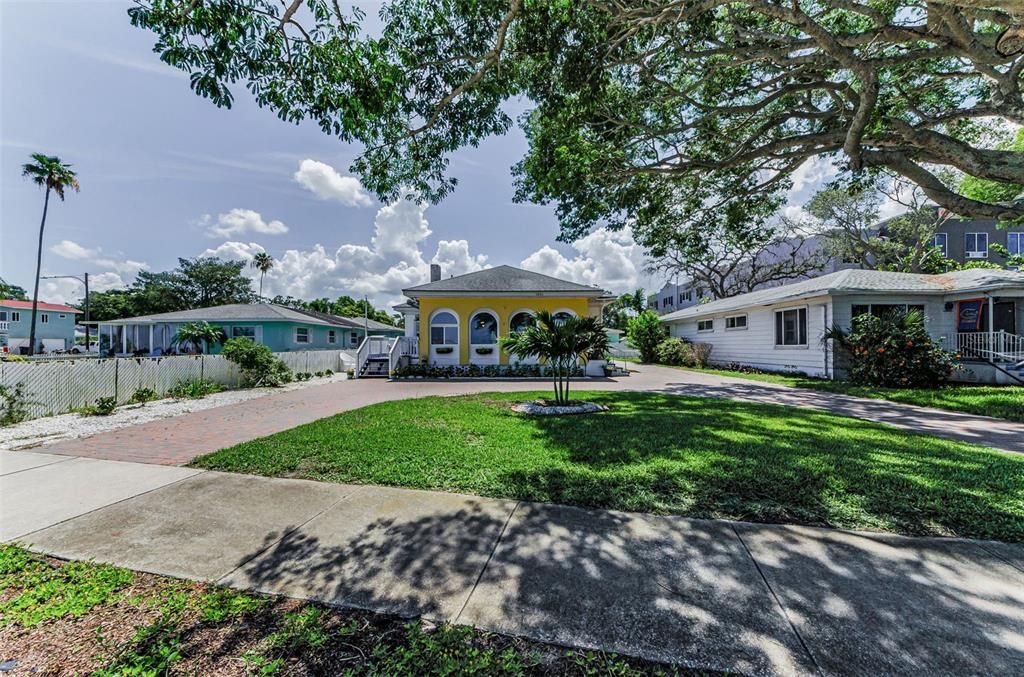 For Sale: $799,900 (2 beds, 2 baths, 1800 Square Feet)