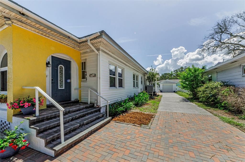 For Sale: $799,900 (2 beds, 2 baths, 1800 Square Feet)