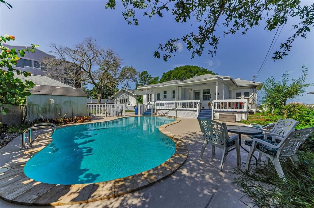 For Sale: $799,900 (2 beds, 2 baths, 1800 Square Feet)