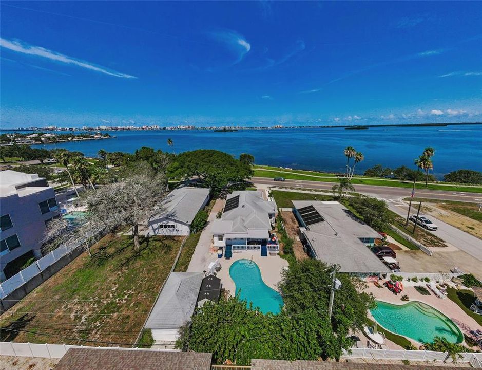 For Sale: $799,900 (2 beds, 2 baths, 1800 Square Feet)