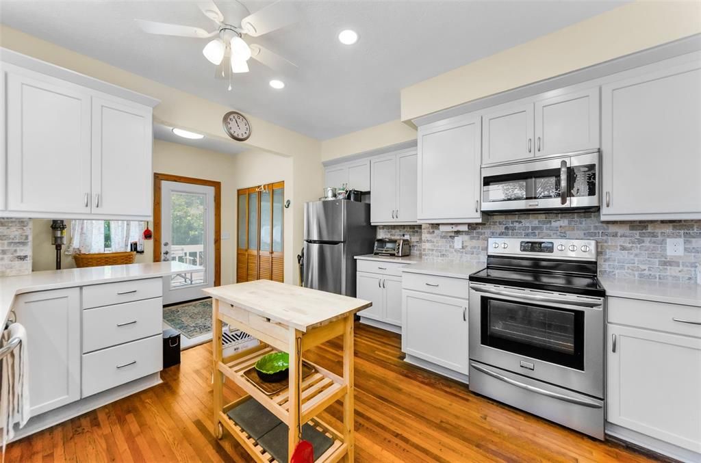 For Sale: $799,900 (2 beds, 2 baths, 1800 Square Feet)