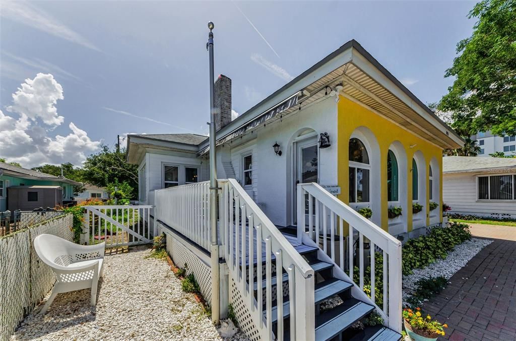 For Sale: $799,900 (2 beds, 2 baths, 1800 Square Feet)