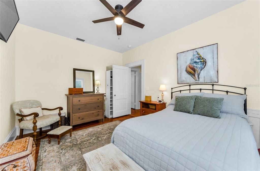 For Sale: $799,900 (2 beds, 2 baths, 1800 Square Feet)