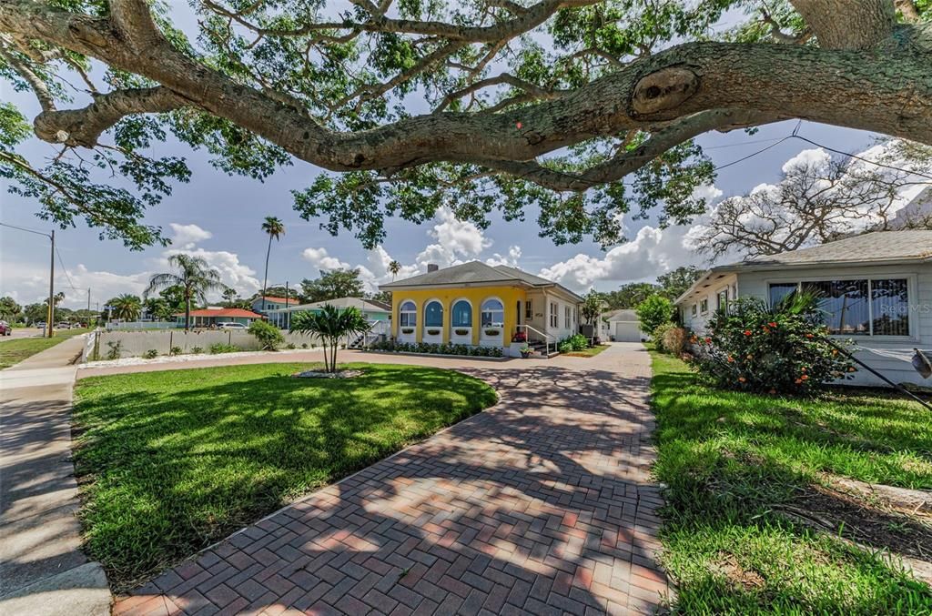 For Sale: $799,900 (2 beds, 2 baths, 1800 Square Feet)