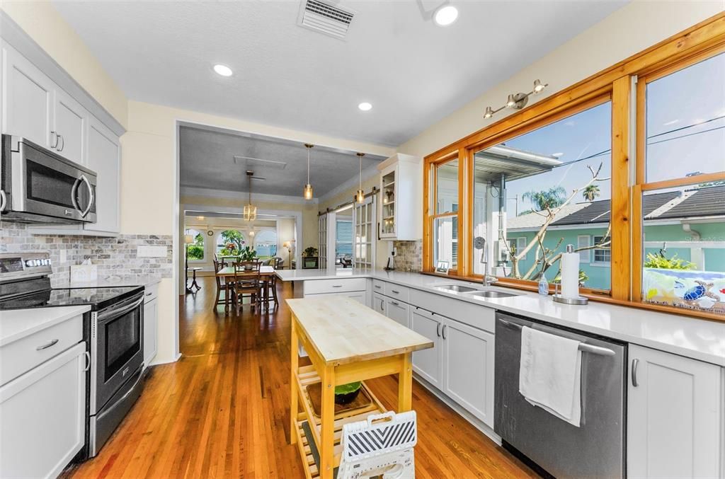 For Sale: $799,900 (2 beds, 2 baths, 1800 Square Feet)