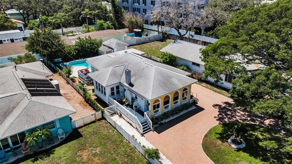 For Sale: $799,900 (2 beds, 2 baths, 1800 Square Feet)