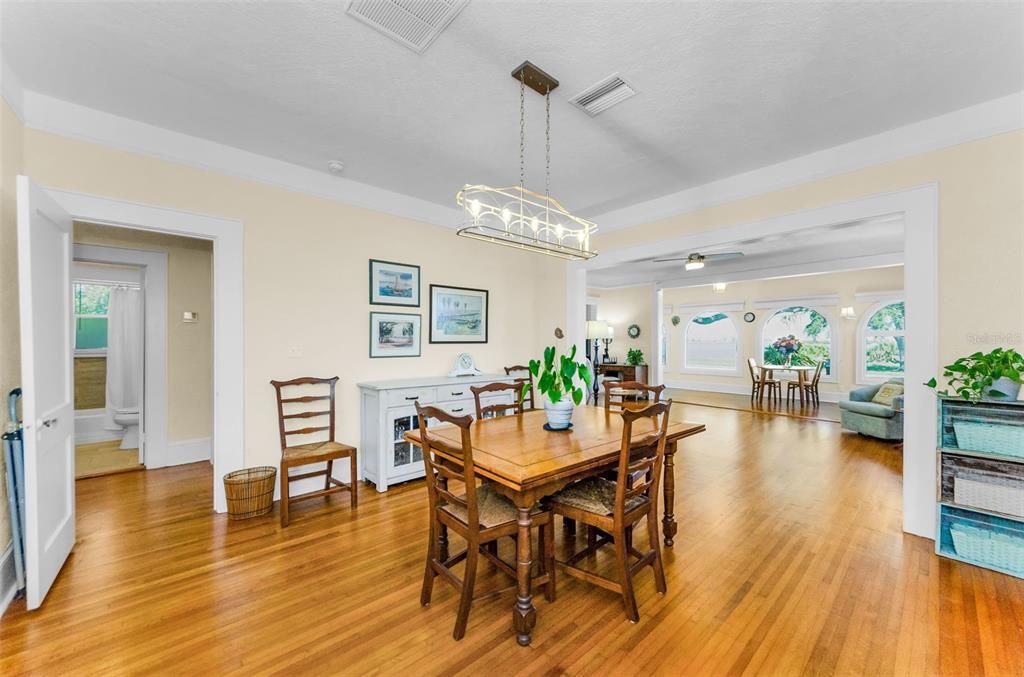 For Sale: $799,900 (2 beds, 2 baths, 1800 Square Feet)