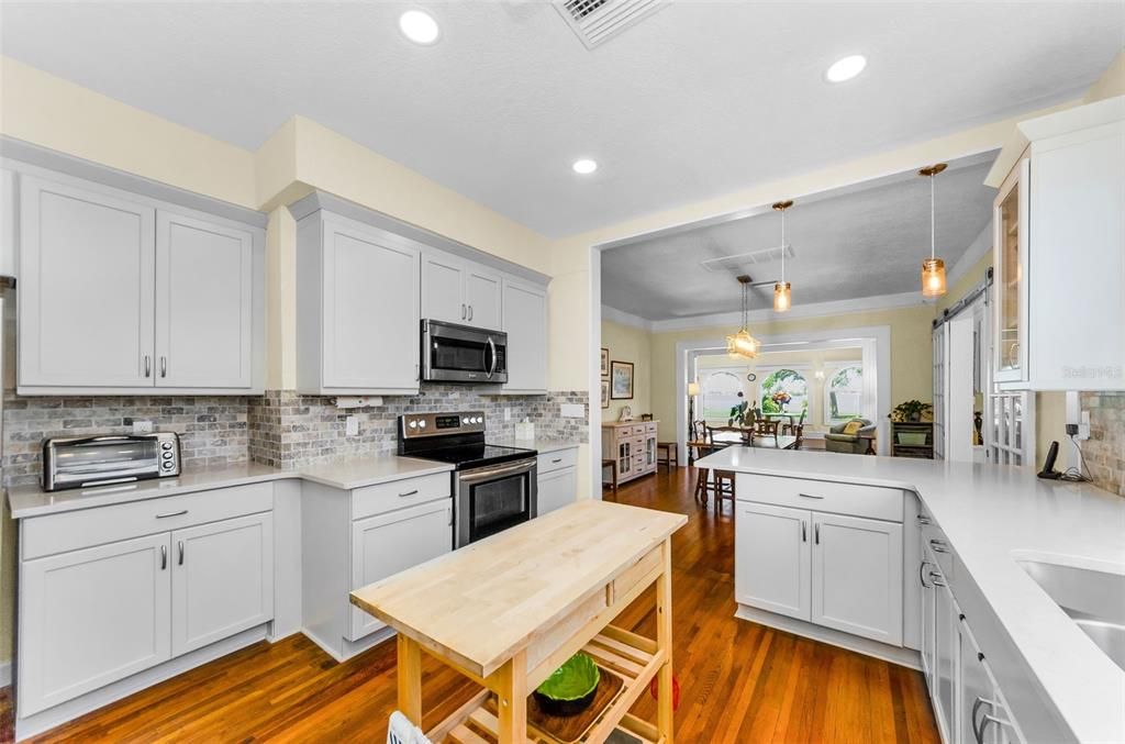 For Sale: $799,900 (2 beds, 2 baths, 1800 Square Feet)