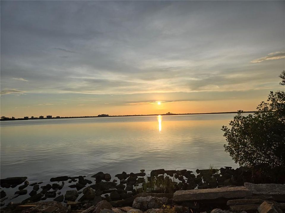 For Sale: $799,900 (2 beds, 2 baths, 1800 Square Feet)