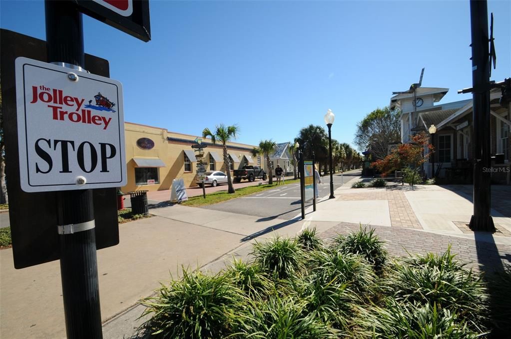 For Sale: $799,900 (2 beds, 2 baths, 1800 Square Feet)