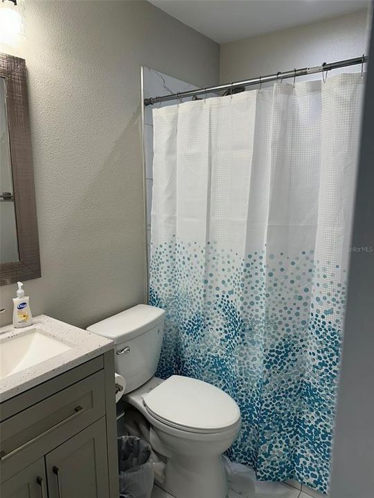 出租: $1,700 (2 贝兹, 1 浴室, 900 平方英尺)