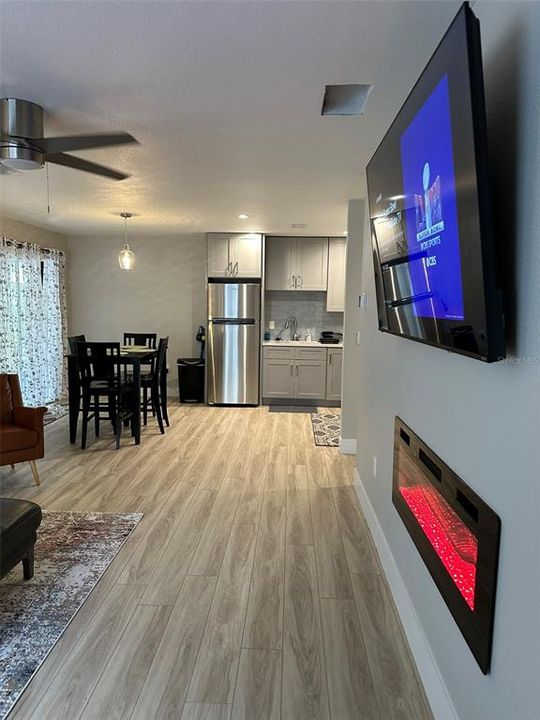 出租: $1,700 (2 贝兹, 1 浴室, 900 平方英尺)