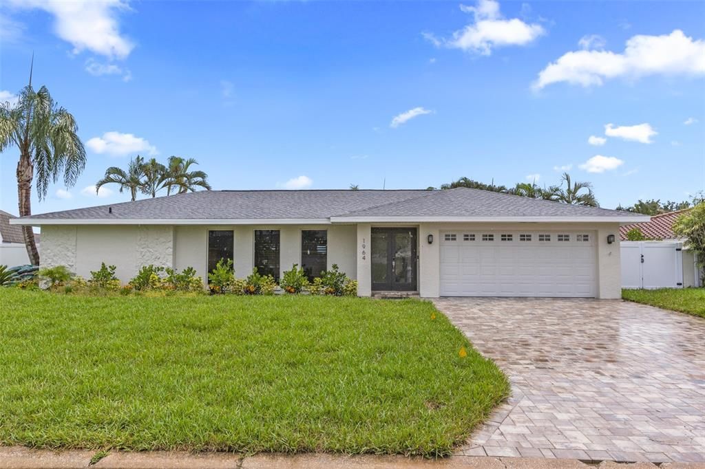 合同活跃: $1,248,000 (3 贝兹, 2 浴室, 1896 平方英尺)