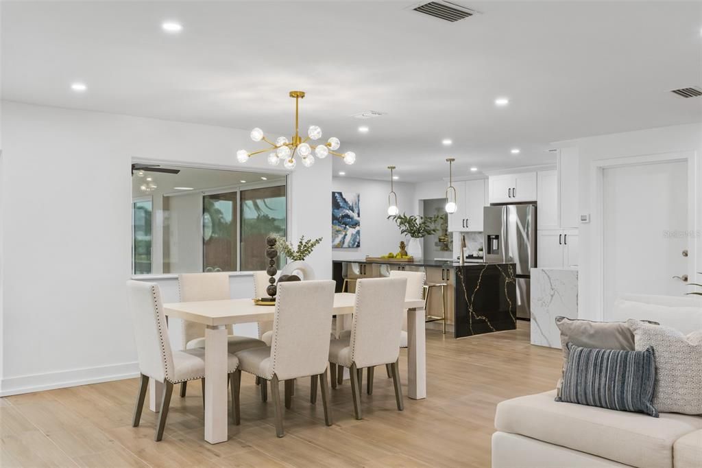 合同活跃: $1,248,000 (3 贝兹, 2 浴室, 1896 平方英尺)