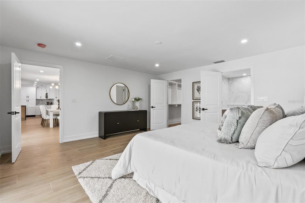 合同活跃: $1,248,000 (3 贝兹, 2 浴室, 1896 平方英尺)