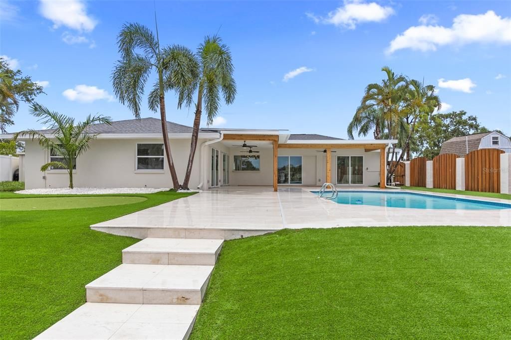 合同活跃: $1,248,000 (3 贝兹, 2 浴室, 1896 平方英尺)