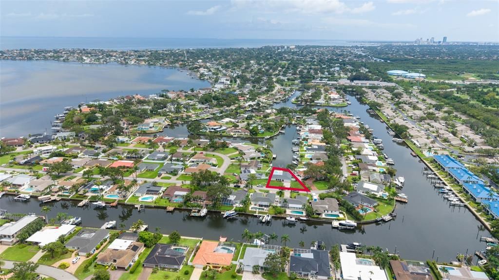 合同活跃: $1,248,000 (3 贝兹, 2 浴室, 1896 平方英尺)