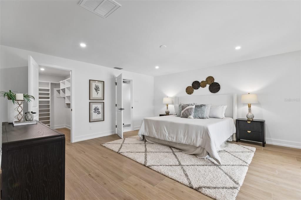 合同活跃: $1,248,000 (3 贝兹, 2 浴室, 1896 平方英尺)