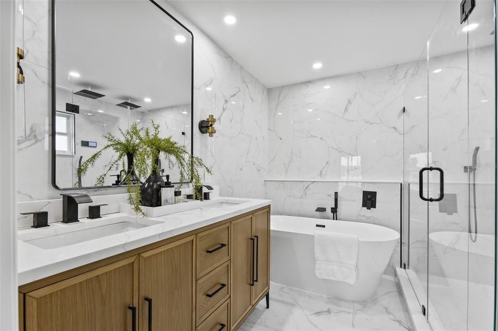 合同活跃: $1,248,000 (3 贝兹, 2 浴室, 1896 平方英尺)