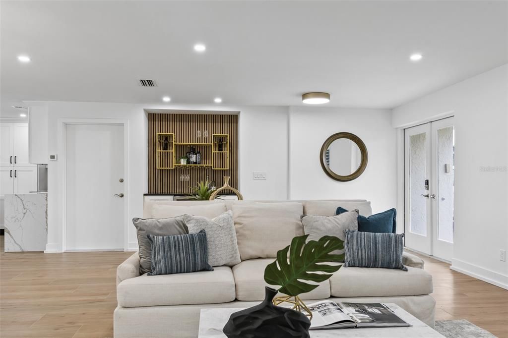 合同活跃: $1,248,000 (3 贝兹, 2 浴室, 1896 平方英尺)