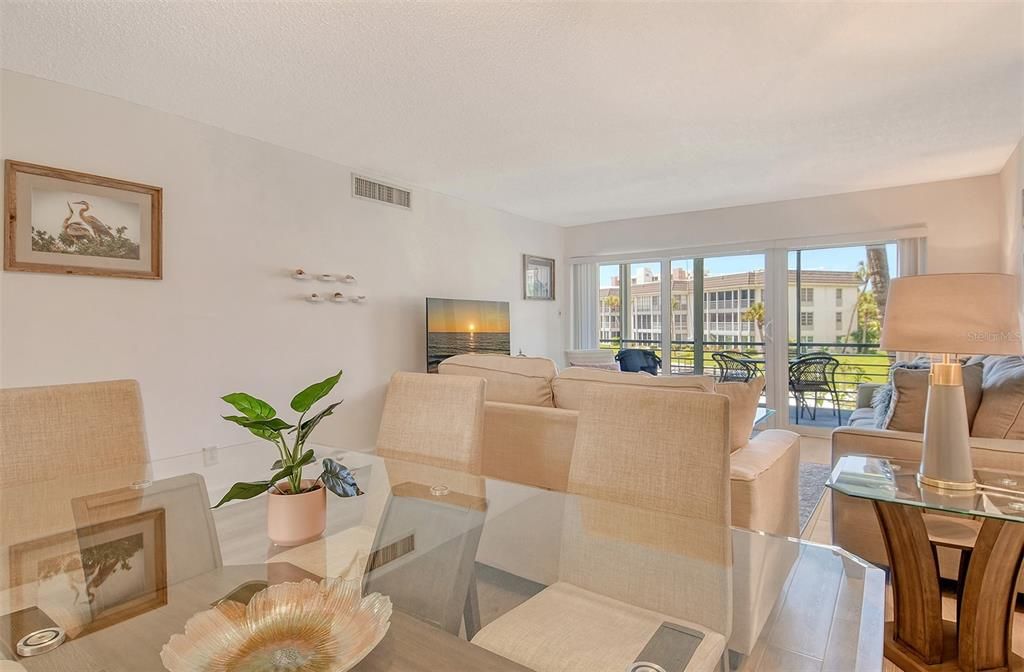 待售: $549,900 (2 贝兹, 2 浴室, 992 平方英尺)