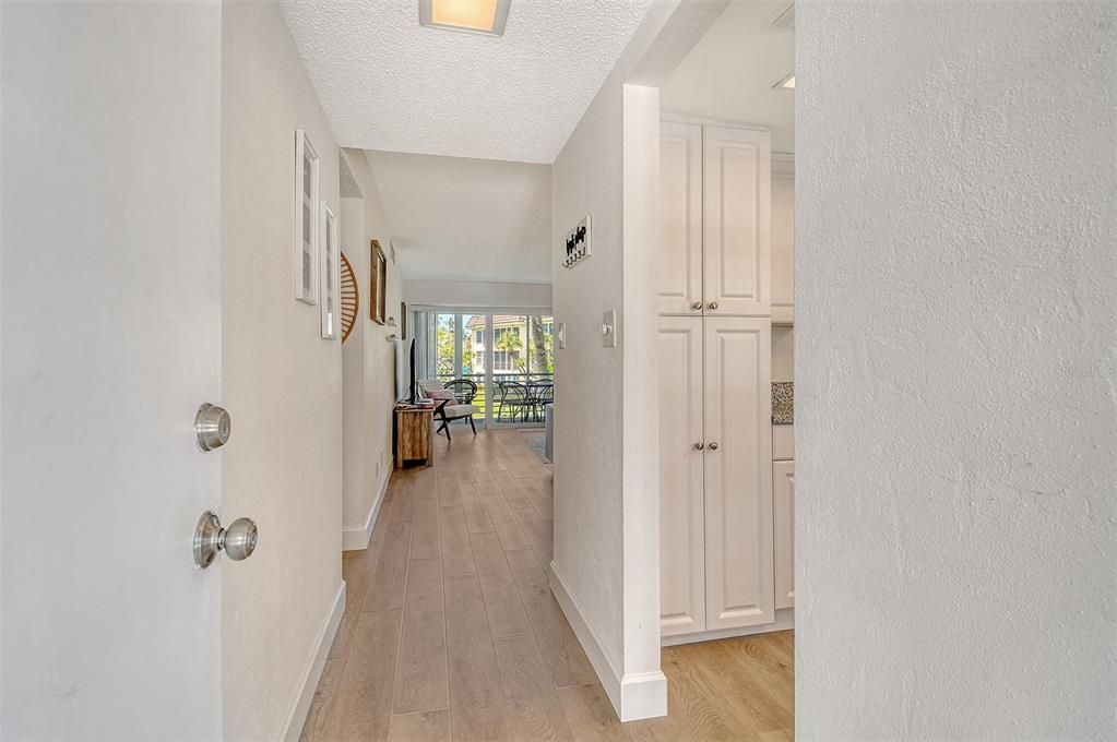 待售: $549,900 (2 贝兹, 2 浴室, 992 平方英尺)