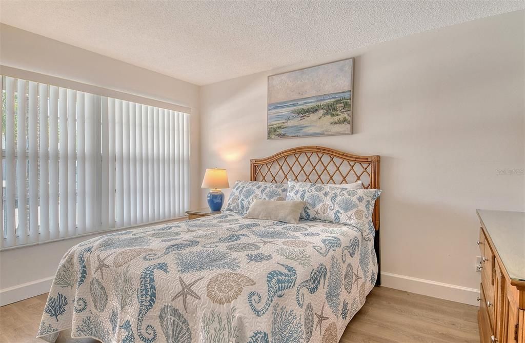 待售: $549,900 (2 贝兹, 2 浴室, 992 平方英尺)