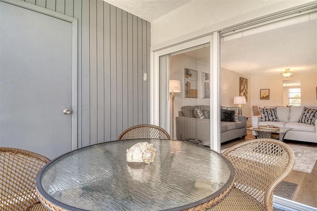 待售: $549,900 (2 贝兹, 2 浴室, 992 平方英尺)