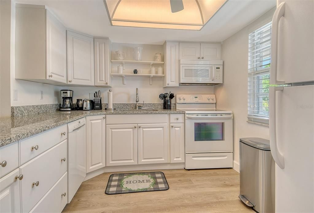 待售: $549,900 (2 贝兹, 2 浴室, 992 平方英尺)