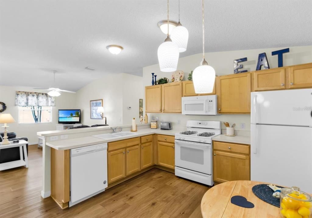 For Rent: $4,200 (2 beds, 2 baths, 1156 Square Feet)