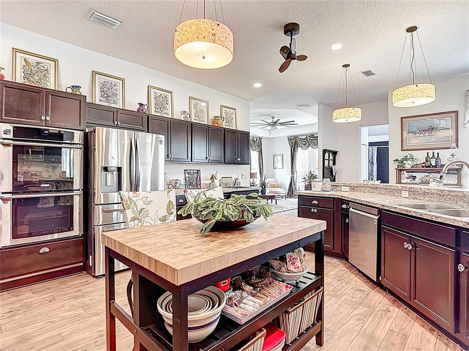 For Sale: $795,000 (3 beds, 3 baths, 3007 Square Feet)