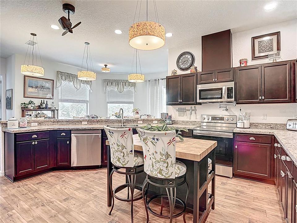 For Sale: $795,000 (3 beds, 3 baths, 3007 Square Feet)