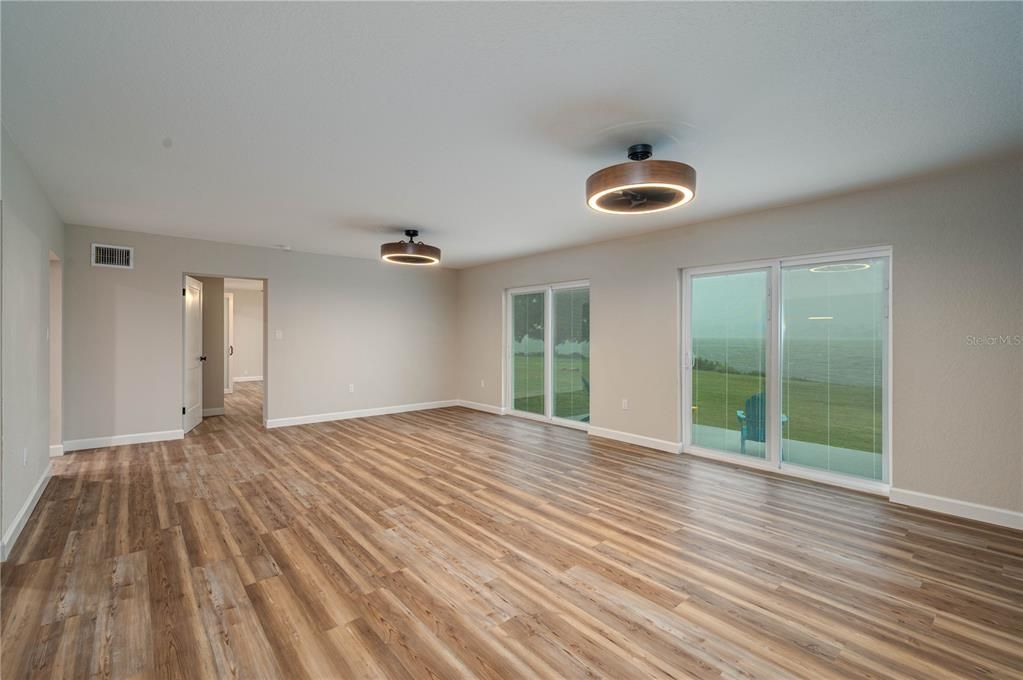 En Venta: $599,000 (3 camas, 3 baños, 2018 Pies cuadrados)