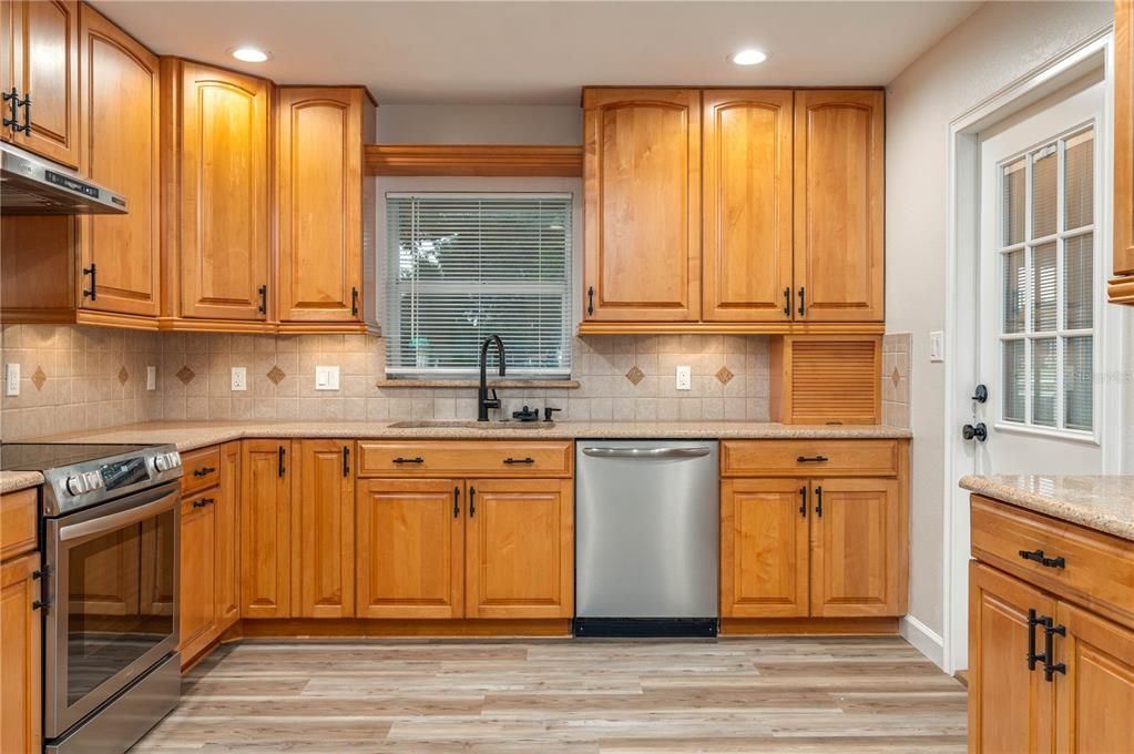 En Venta: $599,000 (3 camas, 3 baños, 2018 Pies cuadrados)