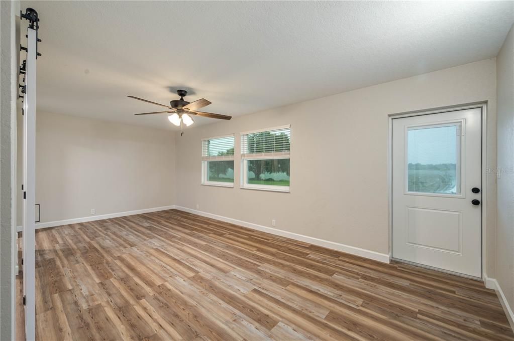 En Venta: $599,000 (3 camas, 3 baños, 2018 Pies cuadrados)