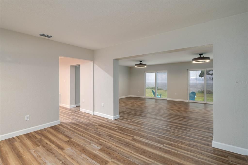 En Venta: $599,000 (3 camas, 3 baños, 2018 Pies cuadrados)