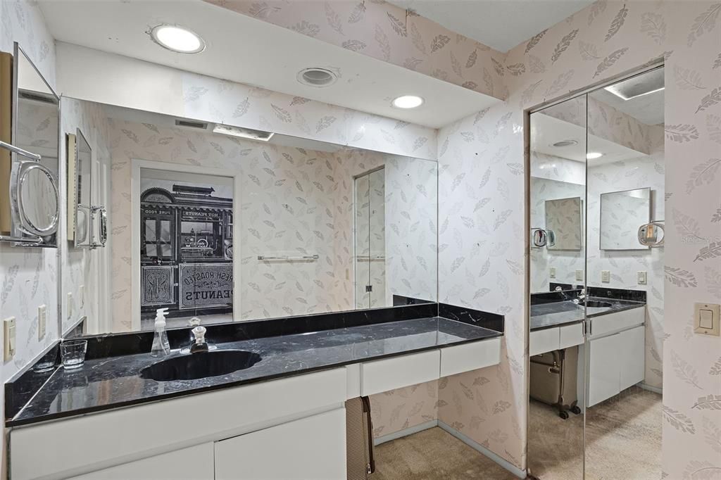 Active With Contract: $485,000 (2 beds, 2 baths, 1377 Square Feet)