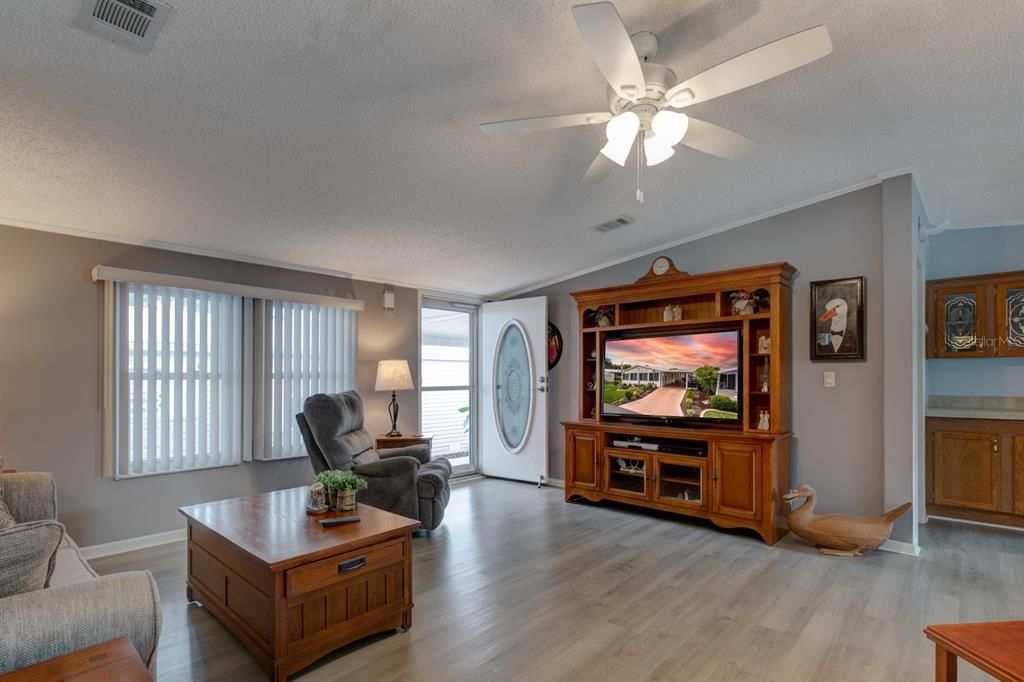 待售: $225,000 (3 贝兹, 2 浴室, 1566 平方英尺)